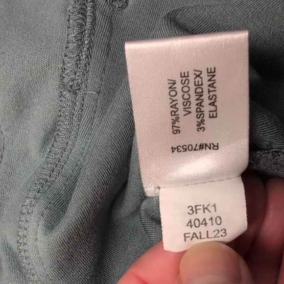 Orvis Front pocket Pullover Cowl Neck Top Size M - Picture 3 of 8